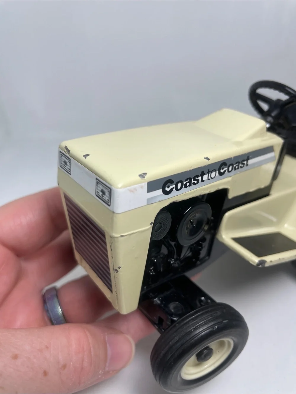 ERTL COAST TO COAST LAWN & GARDEN TRACTOR  1:12 MODEL TOY 1988